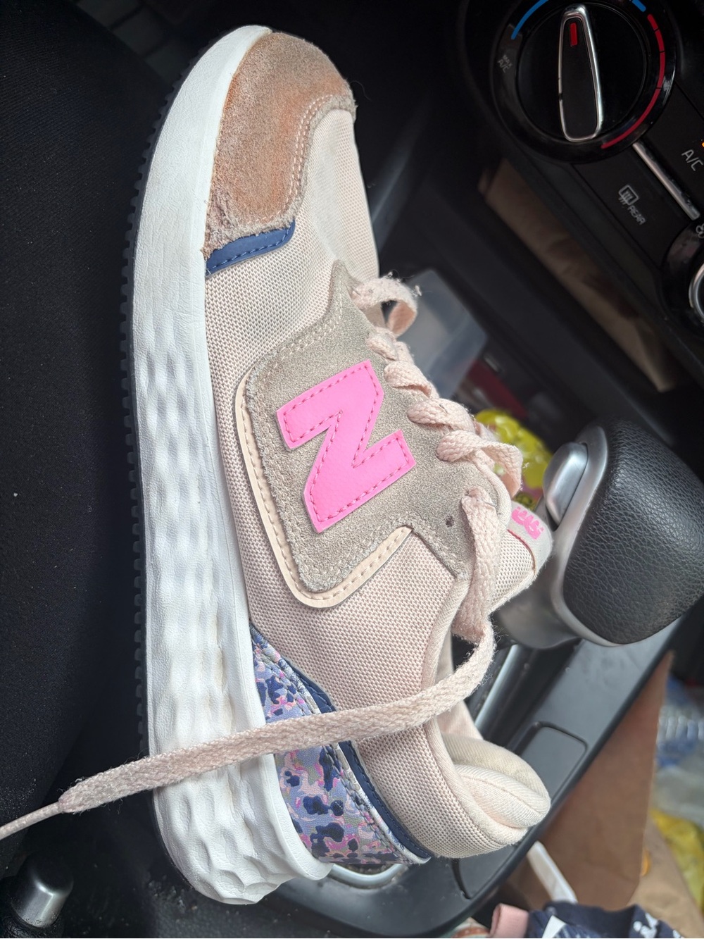 New Balance Women's Beige Sneaker with Pink Logo and Blue Accent